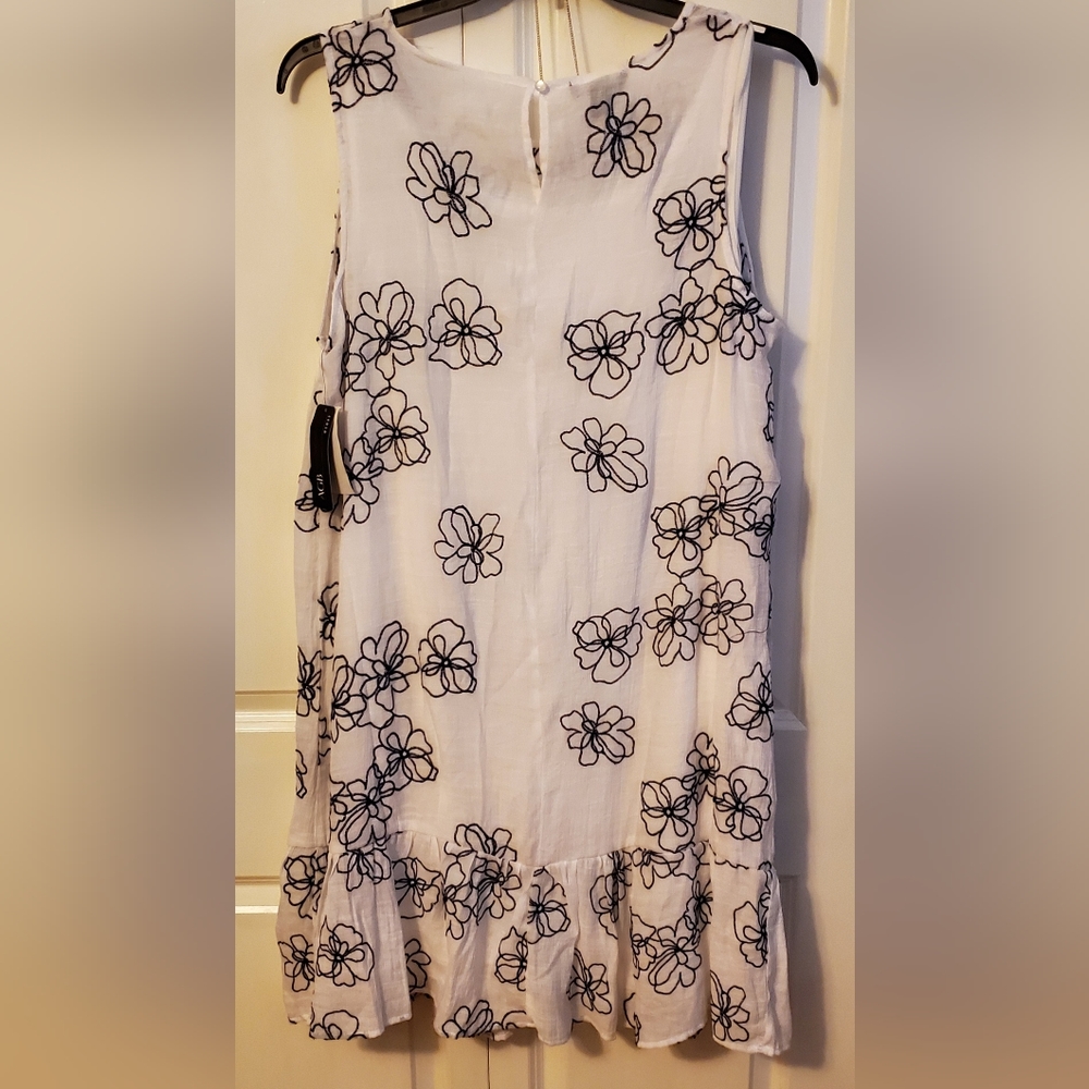 Women’s 1X AGB Plus Floral Flounce Hem Dress with Necklace Navy Blue White New - Picture 5 of 5